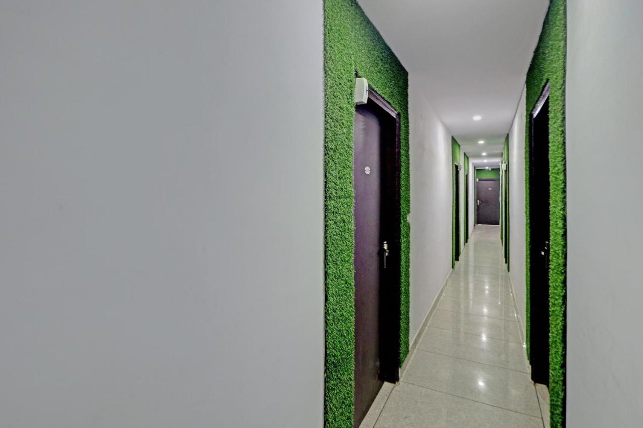 Oyo 81168 Collection O Dwarka Mor New Delhi Exterior photo
